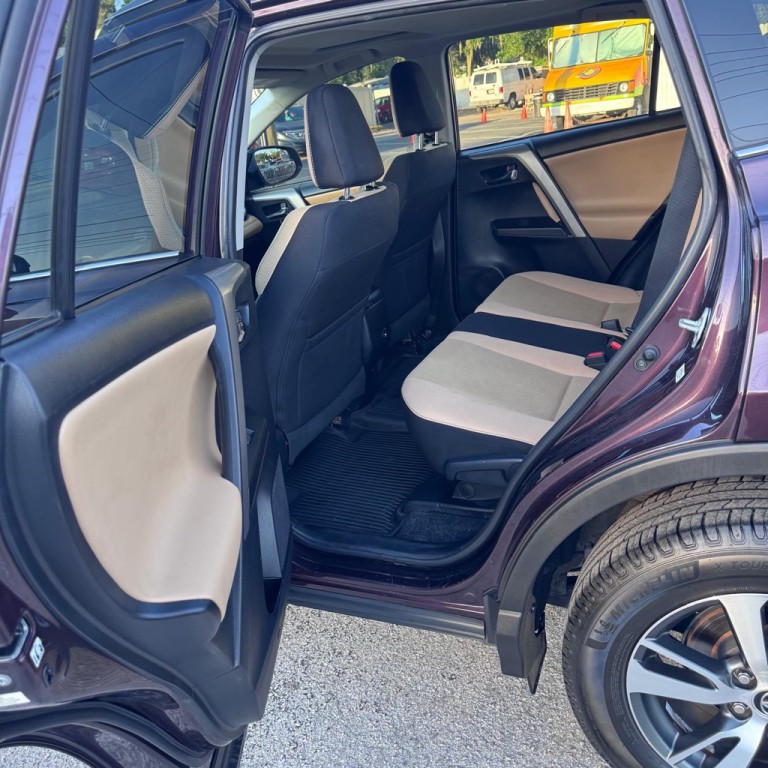 2017 Toyota Rav4 Image 9