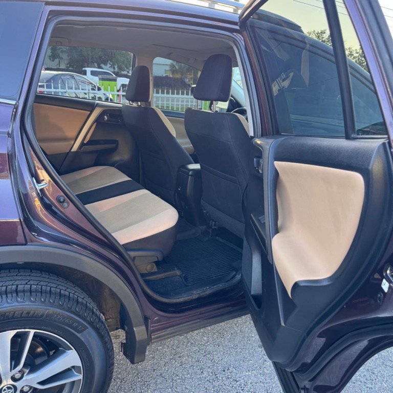 2017 Toyota Rav4 Image 10