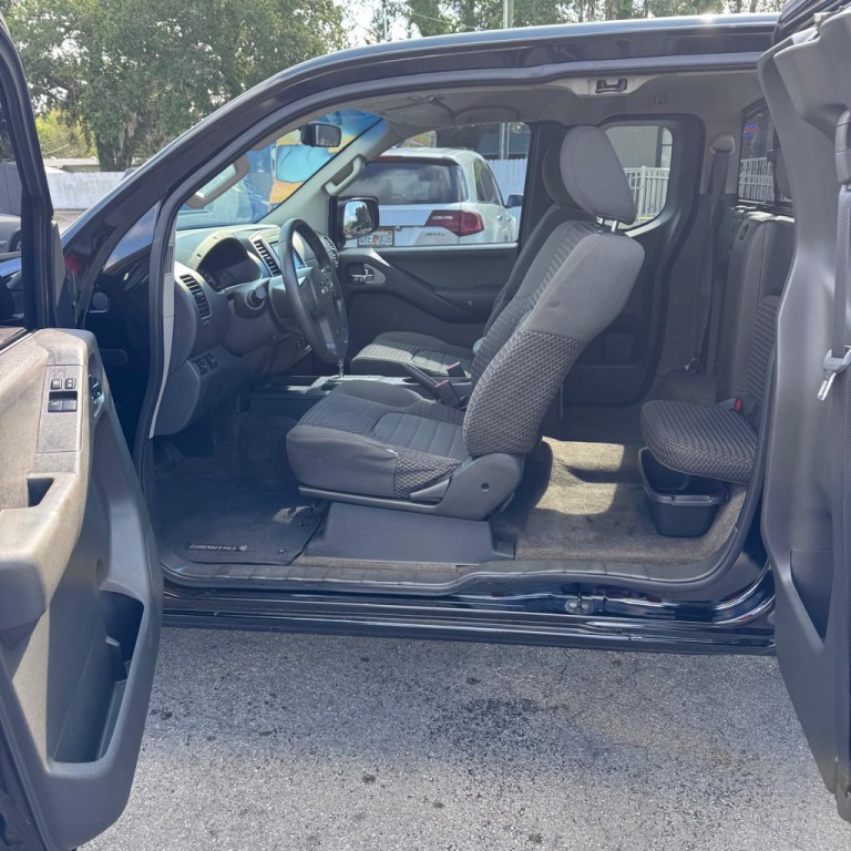 2012 Nissan Frontier Image 9