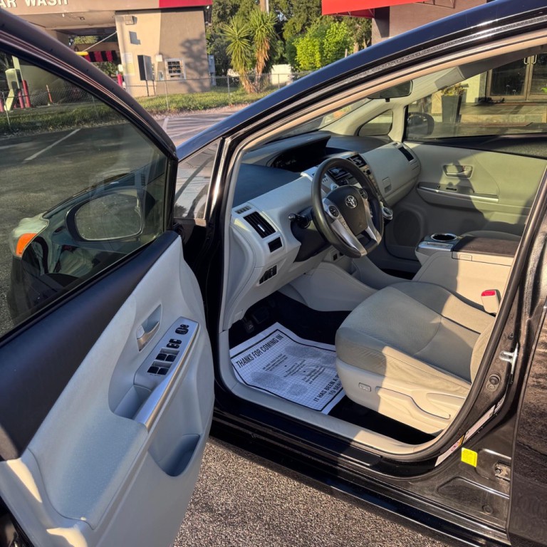 2014 Toyota Prius Image 9