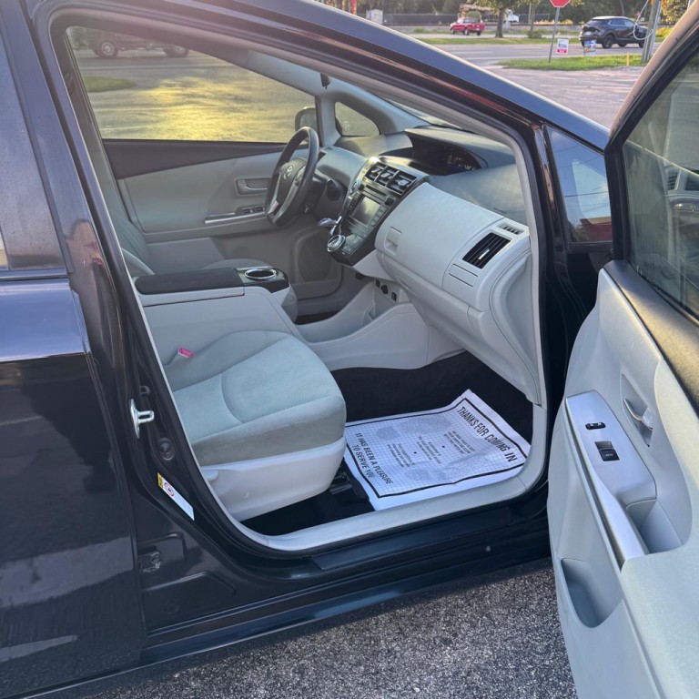 2014 Toyota Prius Image 10
