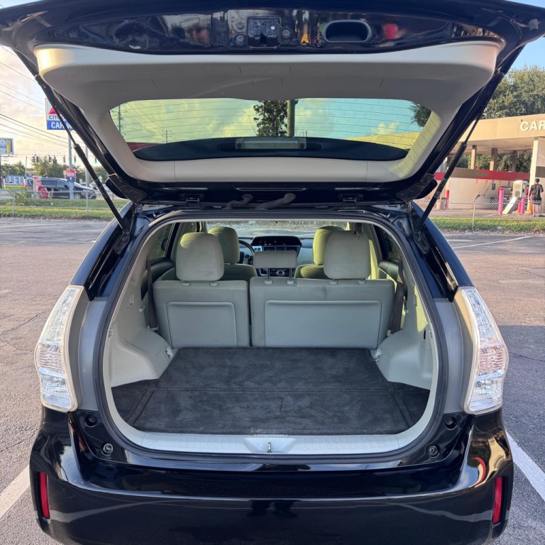 2014 Toyota Prius Image 13