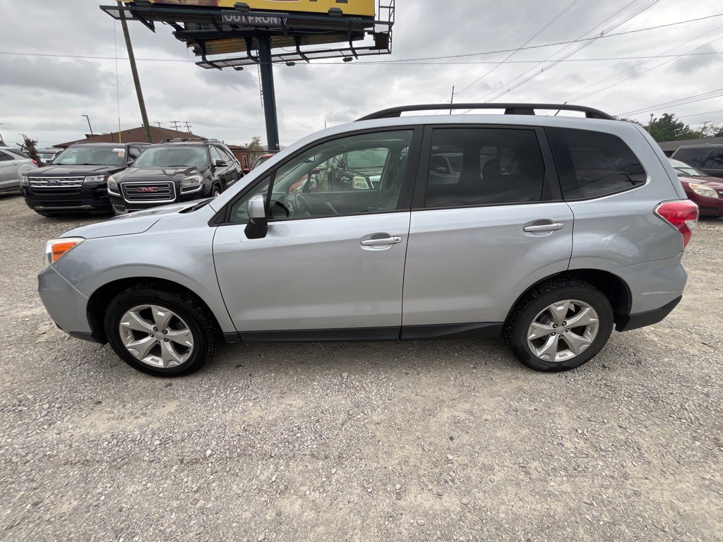 2014 Subaru Forester Image 2