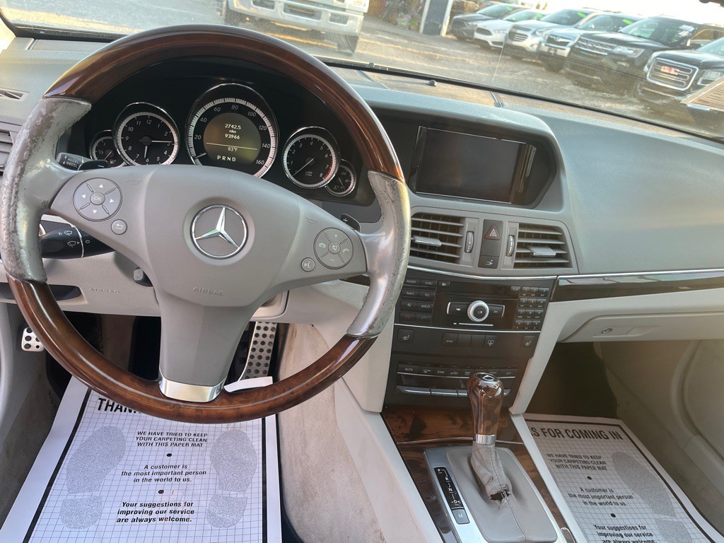 2011 Mercedes-Benz E-Class Image 11