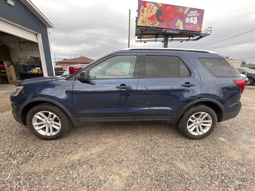 2017 Ford Explorer Image 2