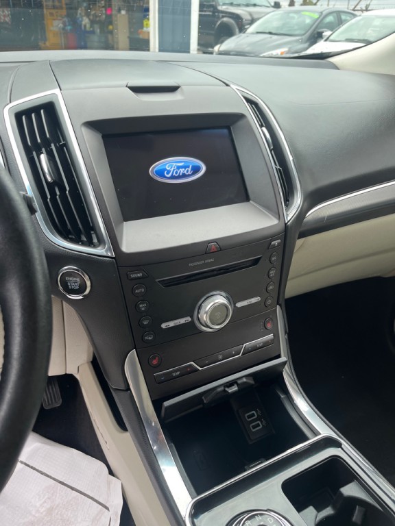 2019 Ford Edge Image 12