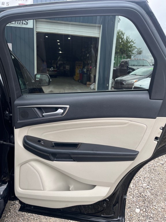 2019 Ford Edge Image 16