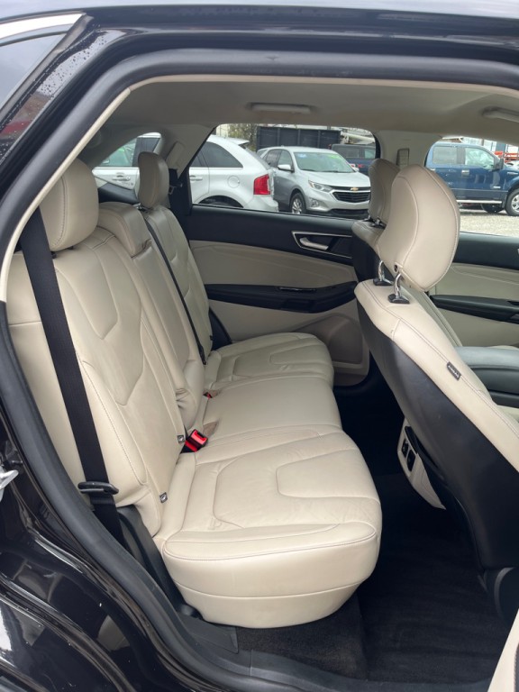 2019 Ford Edge Image 17