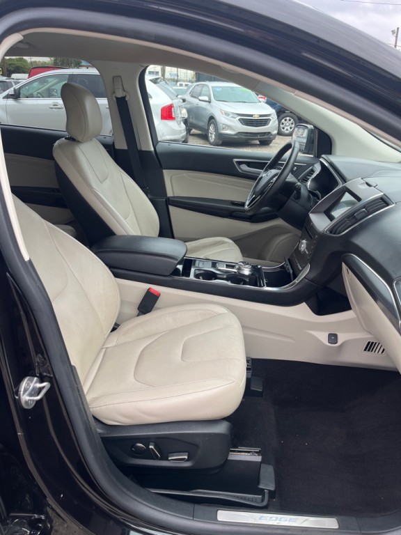 2019 Ford Edge Image 19