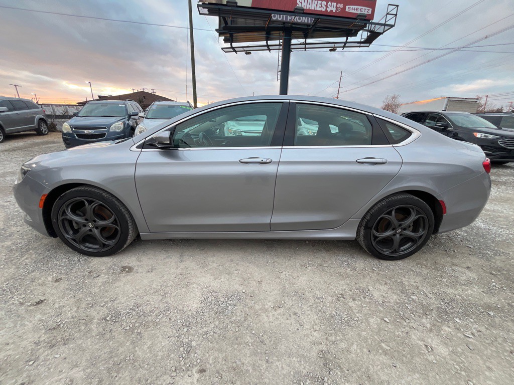 2015 Chrysler 200 Image 2