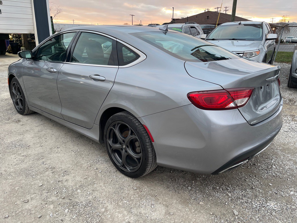 2015 Chrysler 200 Image 3