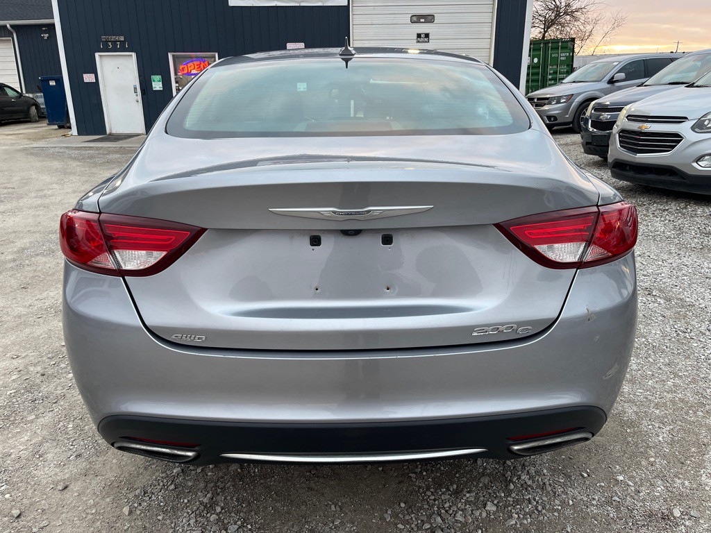 2015 Chrysler 200 Image 4