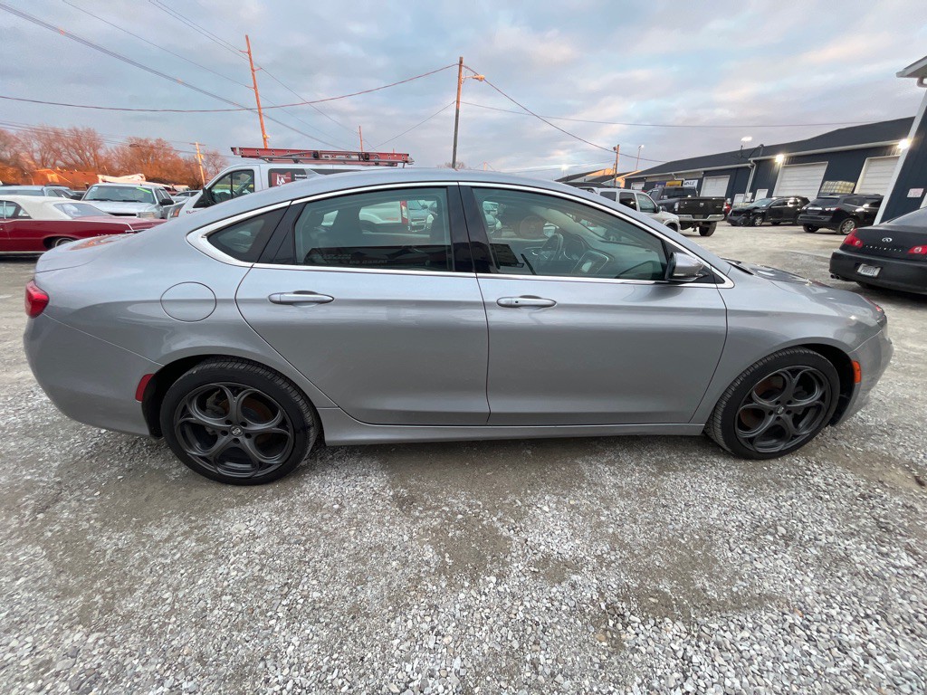 2015 Chrysler 200 Image 6