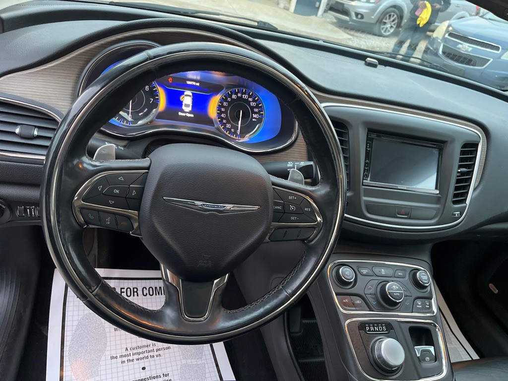 2015 Chrysler 200 Image 11