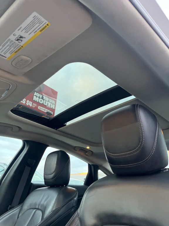 2015 Chrysler 200 Image 13