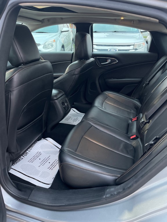 2015 Chrysler 200 Image 15