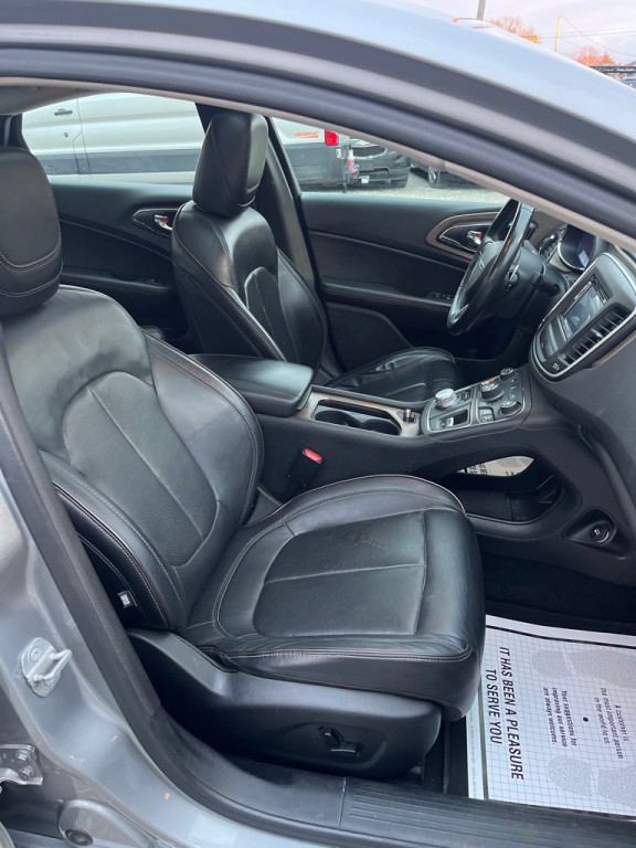 2015 Chrysler 200 Image 20