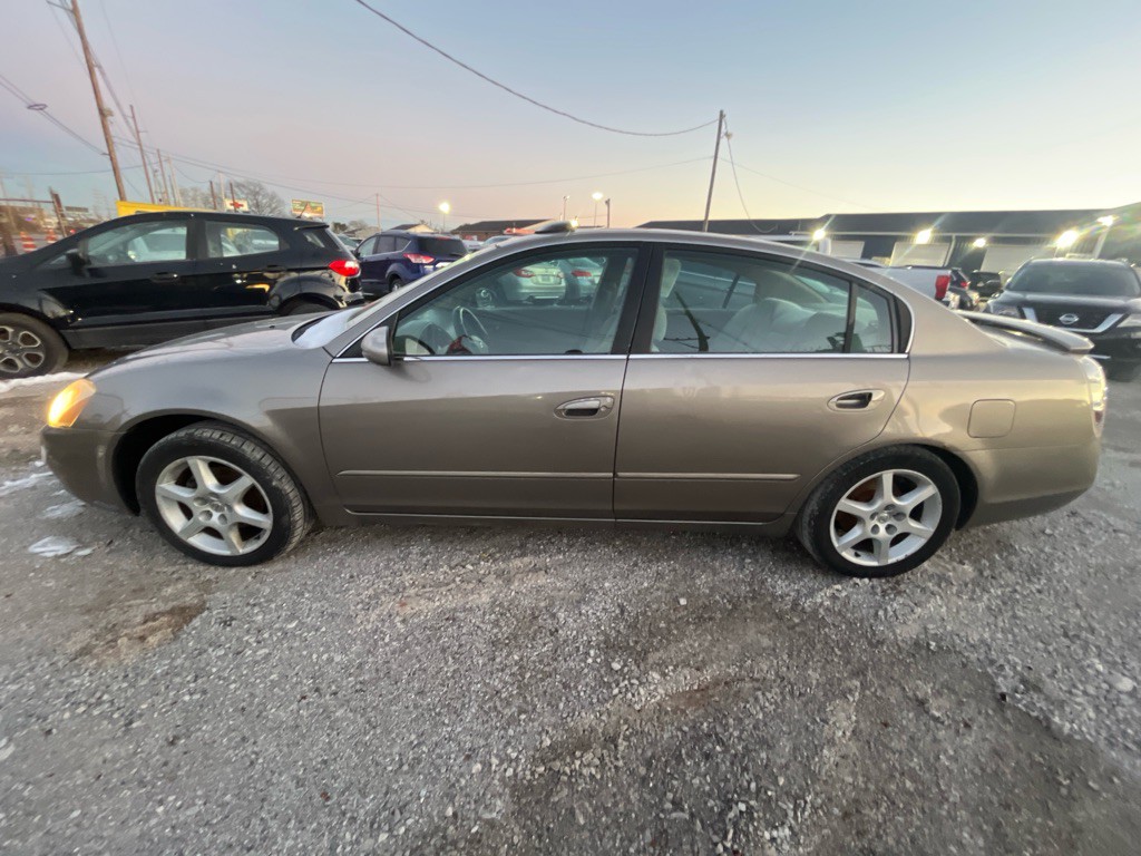2003 Nissan Altima Image 2