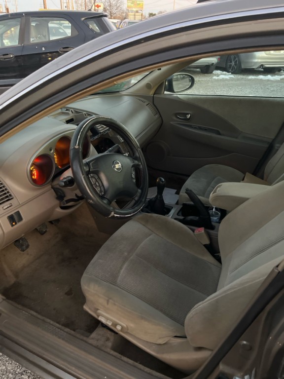 2003 Nissan Altima Image 10