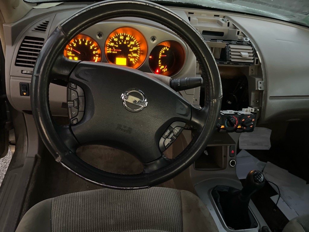 2003 Nissan Altima Image 11