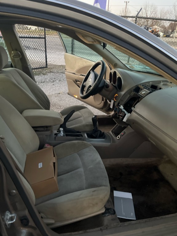 2003 Nissan Altima Image 18