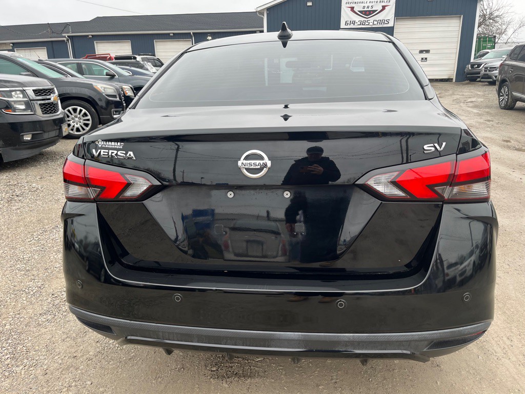 2021 Nissan Versa Image 4