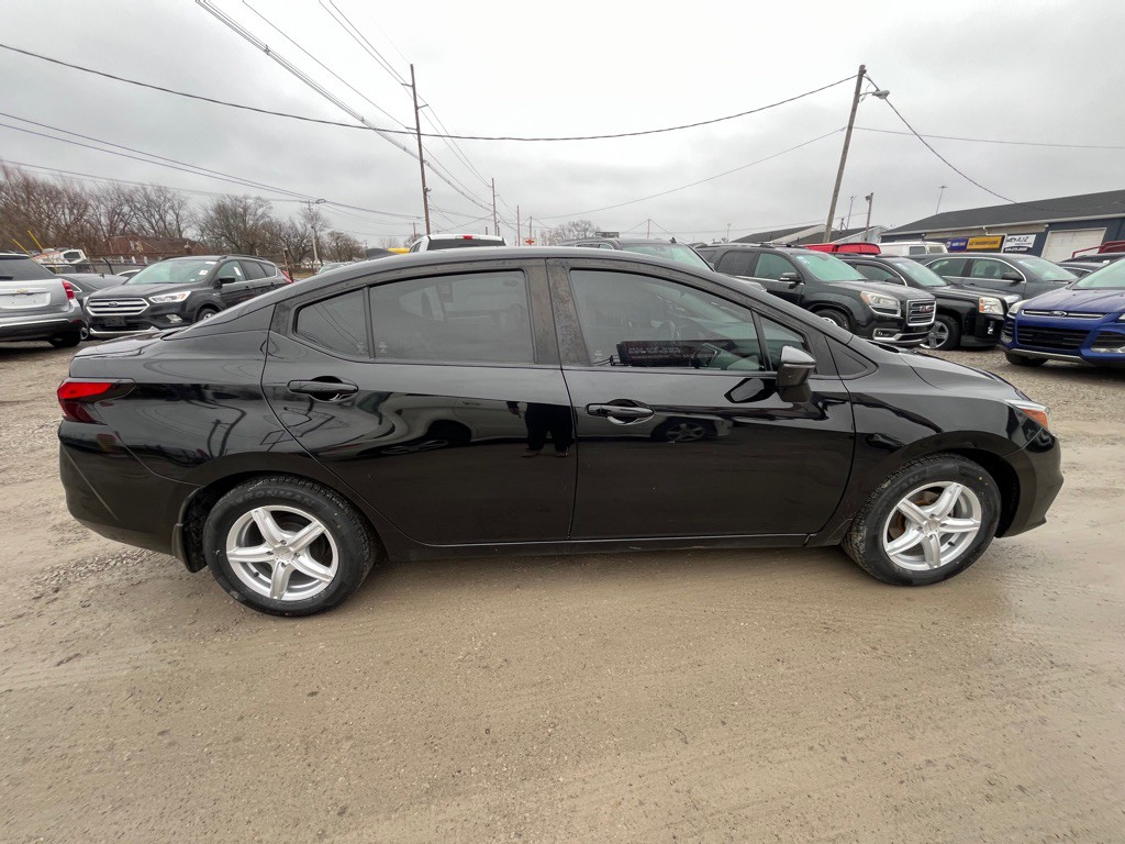2021 Nissan Versa Image 6
