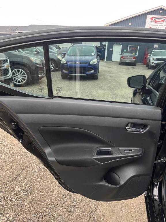 2021 Nissan Versa Image 13