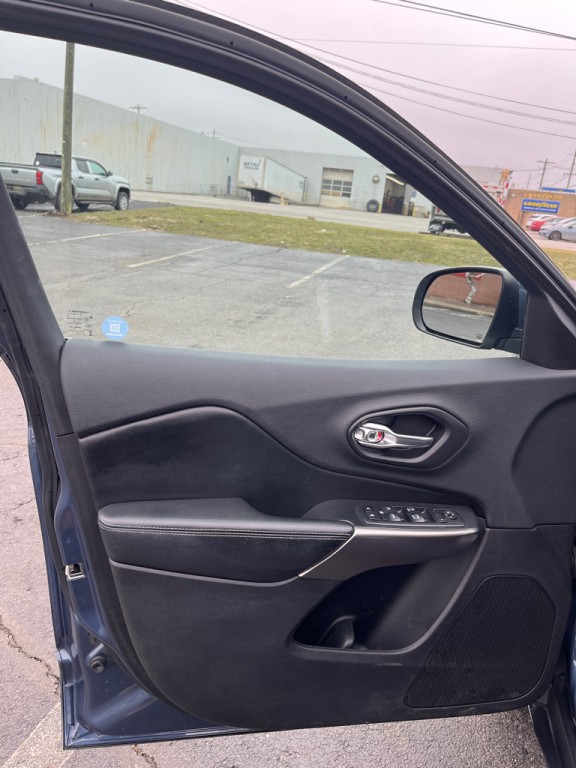 2019 Jeep Cherokee Image 8