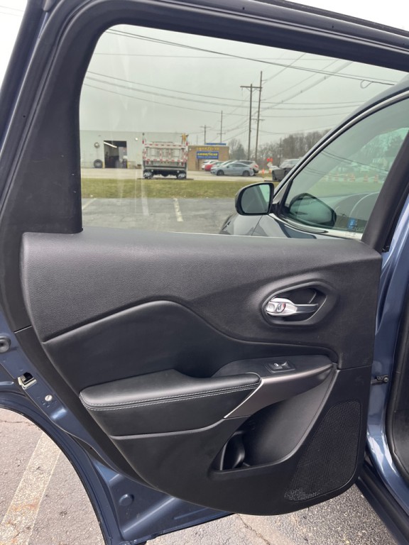 2019 Jeep Cherokee Image 12