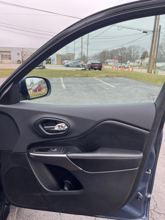 2019 Jeep Cherokee Image 17