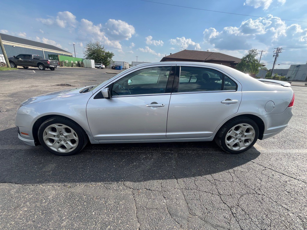 2011 Ford Fusion Image 2