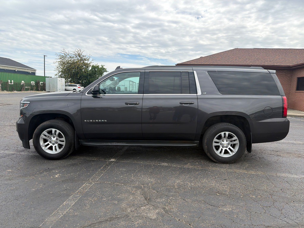 2016 Chevrolet Suburban Image 2