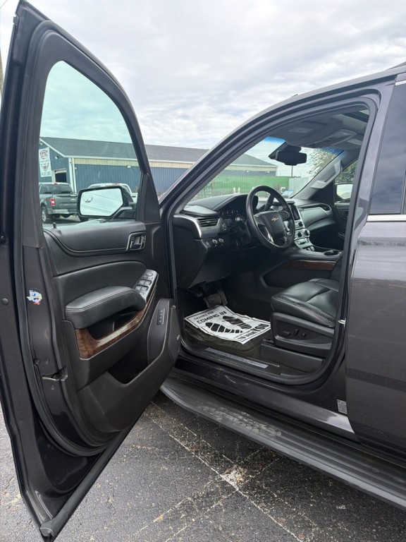 2016 Chevrolet Suburban Image 3