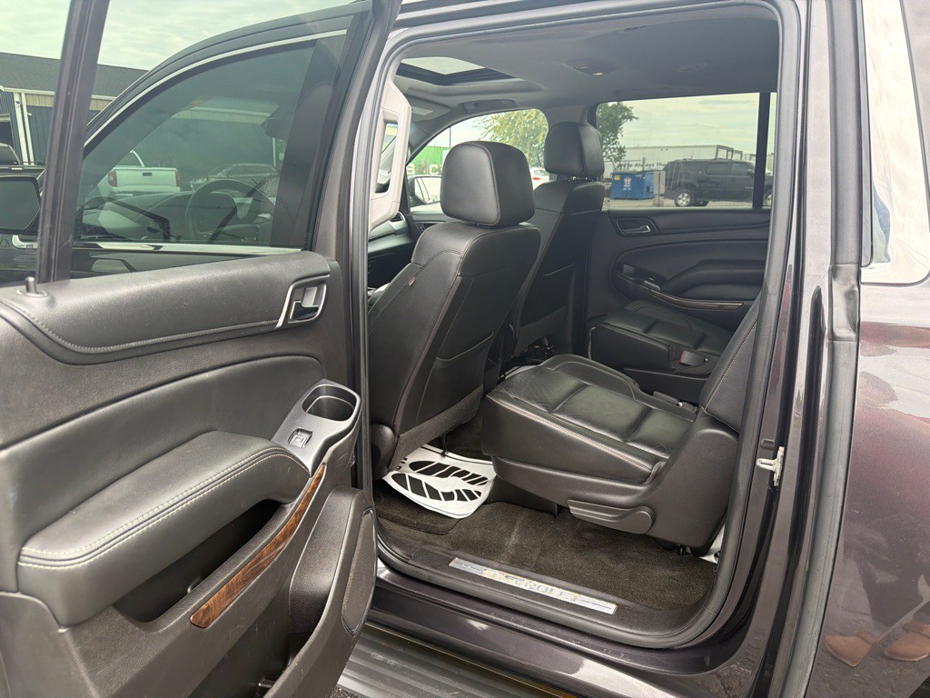2016 Chevrolet Suburban Image 5