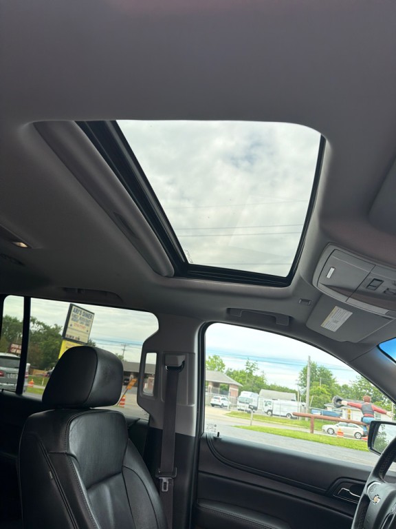 2016 Chevrolet Suburban Image 12