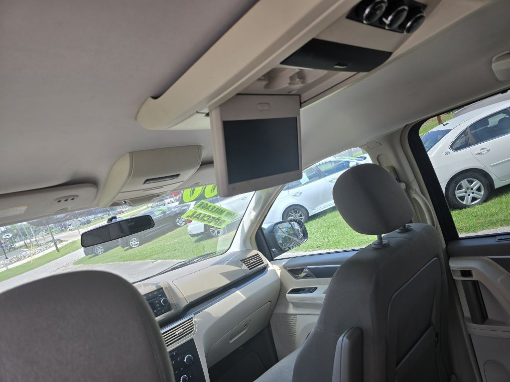 2009 Volkswagen Routan Image 6