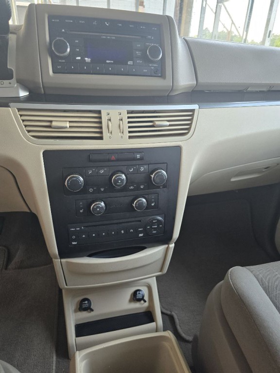 2009 Volkswagen Routan Image 10