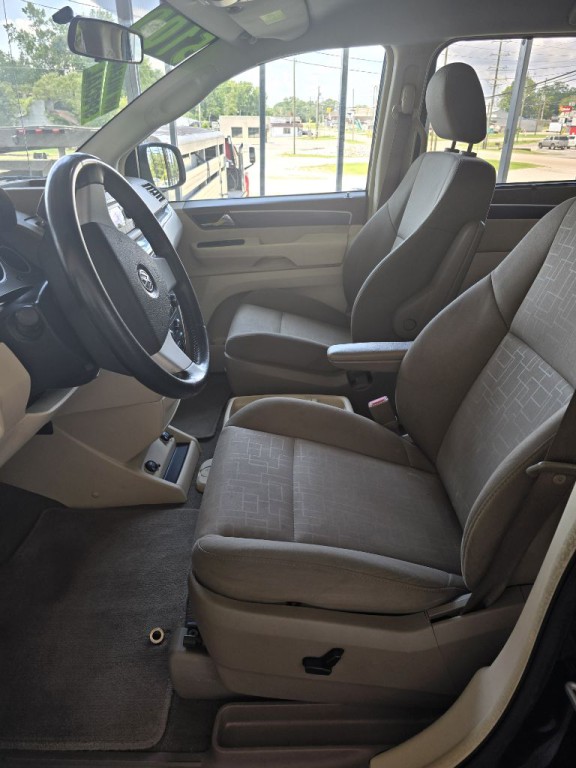 2009 Volkswagen Routan Image 11