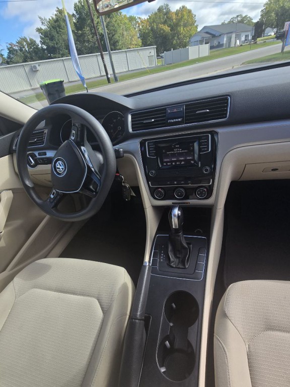 2018 Volkswagen Passat Image 7