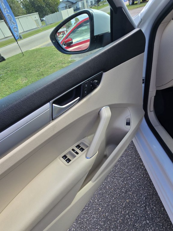 2018 Volkswagen Passat Image 8