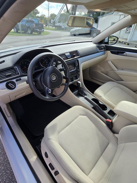 2018 Volkswagen Passat Image 10