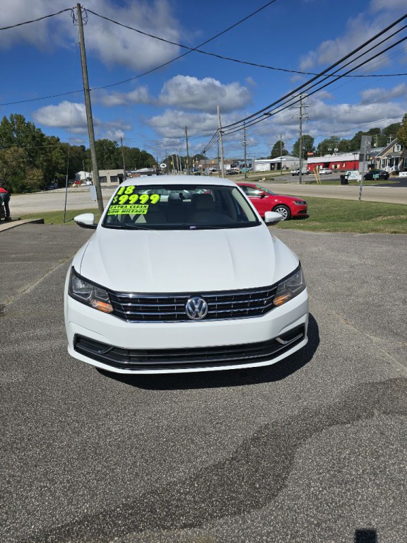 2018 Volkswagen Passat Image 2