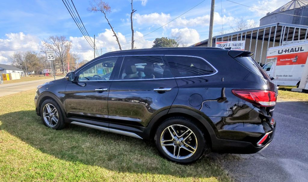 2017 Hyundai Santa Fe Image 3