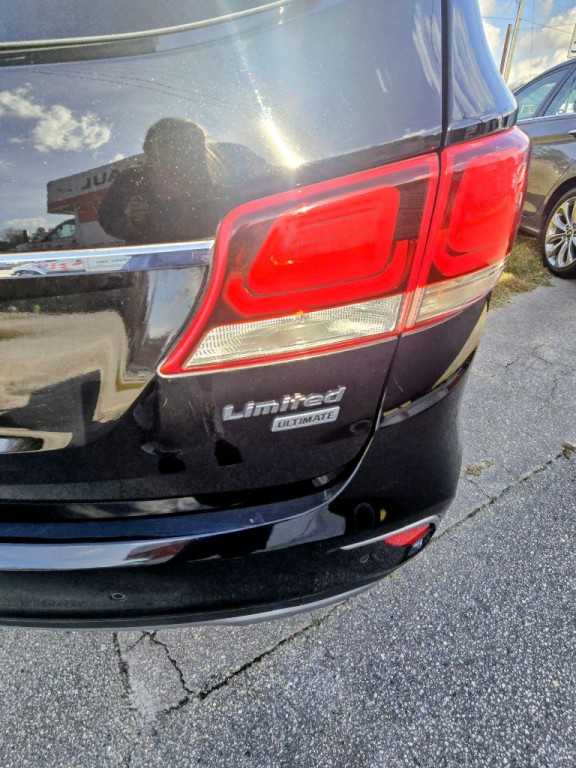 2017 Hyundai Santa Fe Image 4