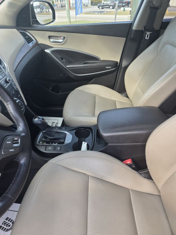 2017 Hyundai Santa Fe Image 7