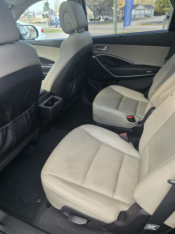 2017 Hyundai Santa Fe Image 12