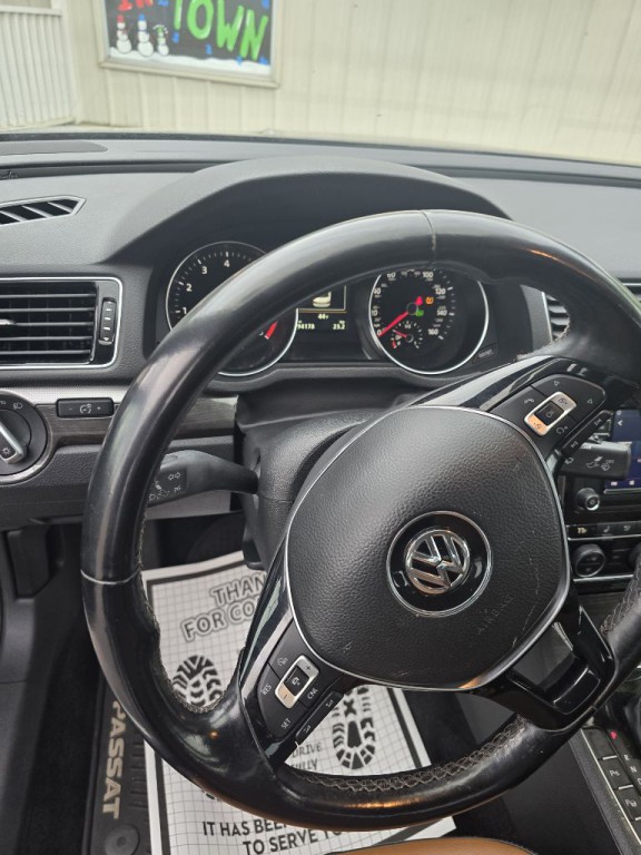 2018 Volkswagen Passat Image 12