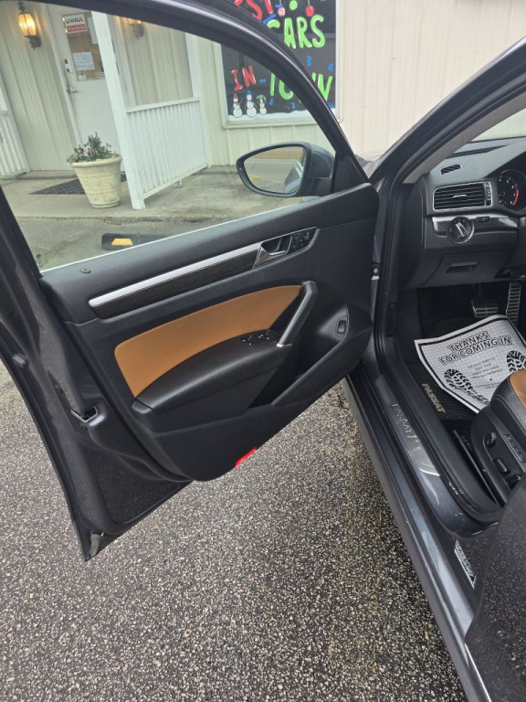 2018 Volkswagen Passat Image 17