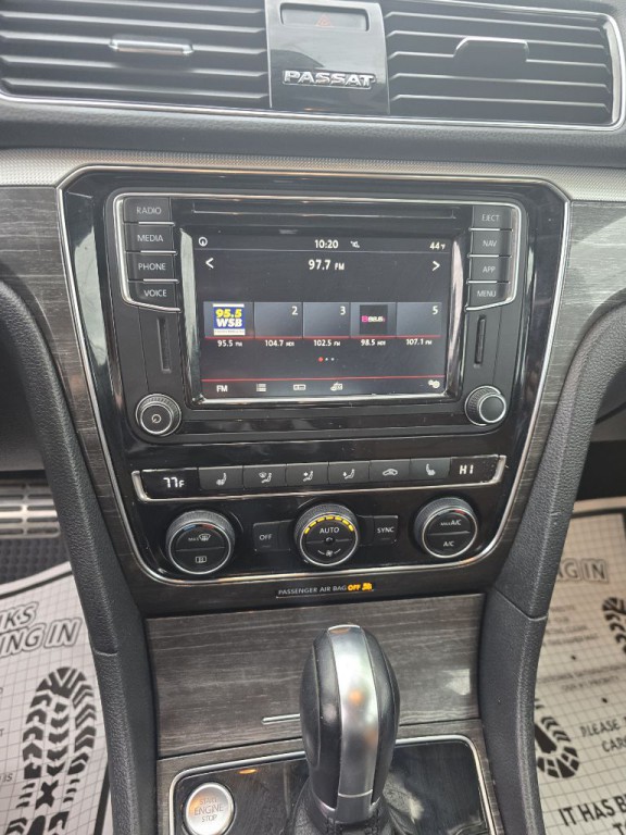 2018 Volkswagen Passat Image 18